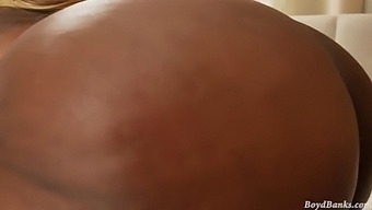 Remaja Berpayudara Besar Menikmati Kontol Hitam Besar