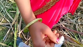 Bhabhi Gets Fucked In The Field In Doggystyle