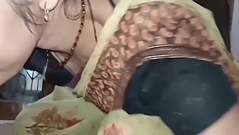 印度少女lalita与继兄的亲密接触导致在她湿润的阴道里射精