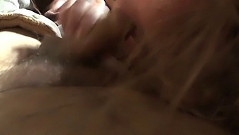 A Férj Megörökíti A Feleség És A Szomszéd Találkozását Egy Házi Videóban.